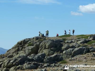 LLegando cima - Pico del Nevero - caminatas por Madrid; ruta sierra madrid